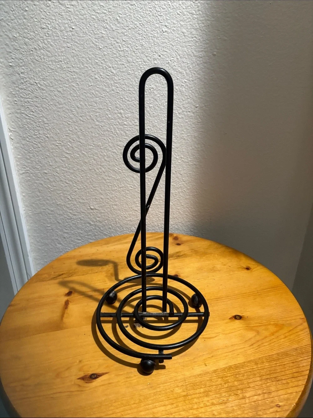 Black Metal Spiral Paper Towel Holder